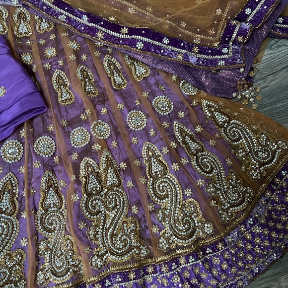 INDIAN SUIT - Picture 3 of 5